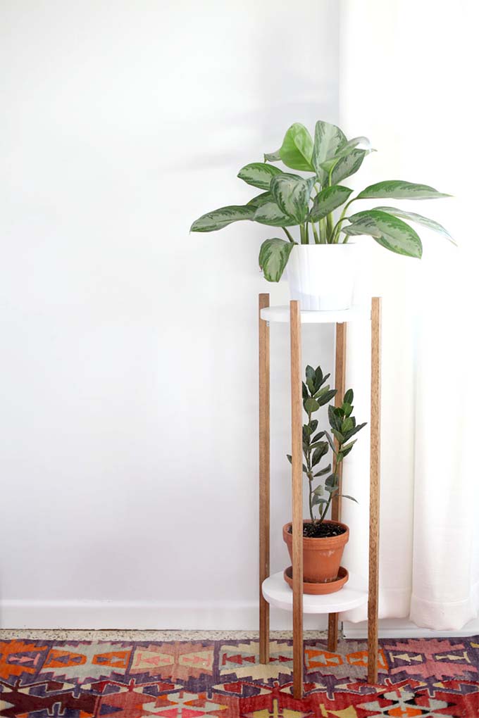 cheap home decor DIY: mid century modern style planter