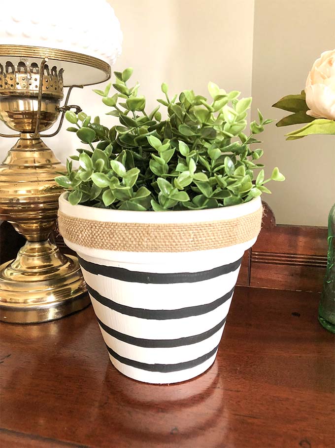 cheap home decor DIY: terracotta planter makeover