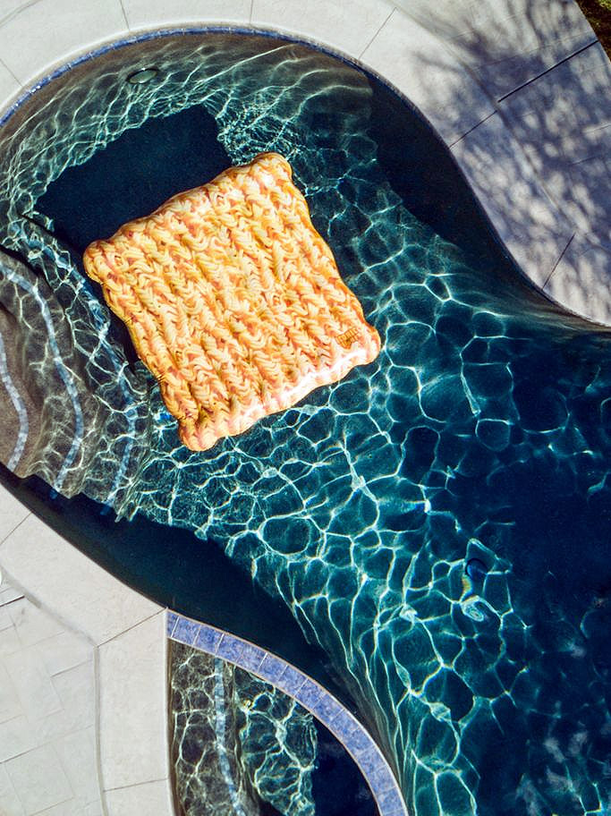 urban outfitters ramen noodle pool float
