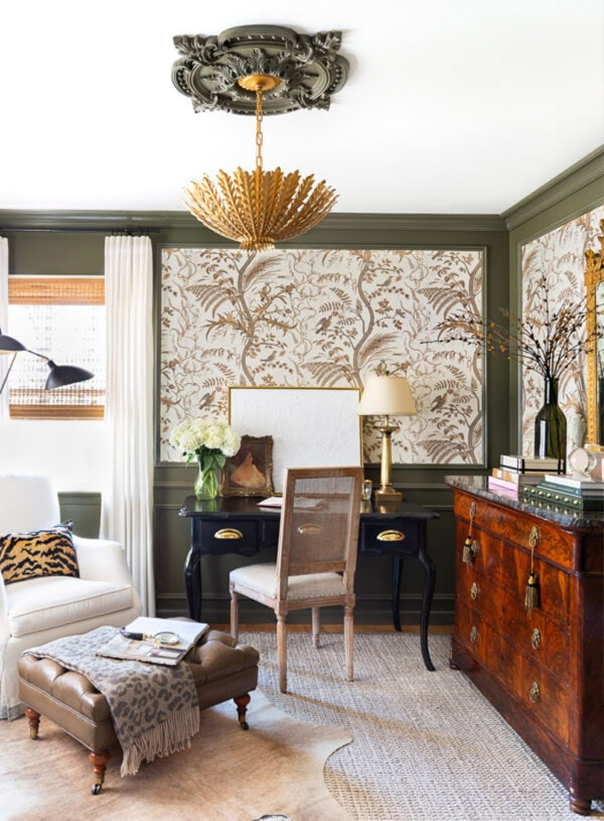 how to decorate a traditional style office: start by introducing a traditional style desk!