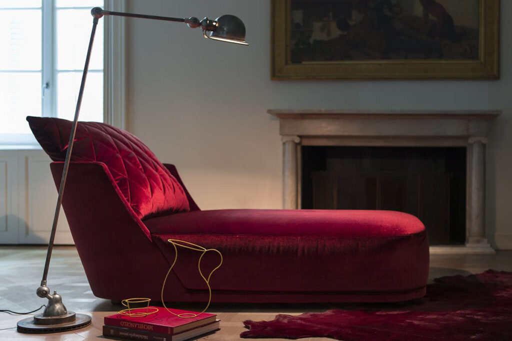 contemporary red velvet chaise longue
