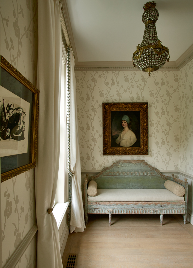 How to Quickly Update a Traditional Interior Design Home - My Decorating  Tips