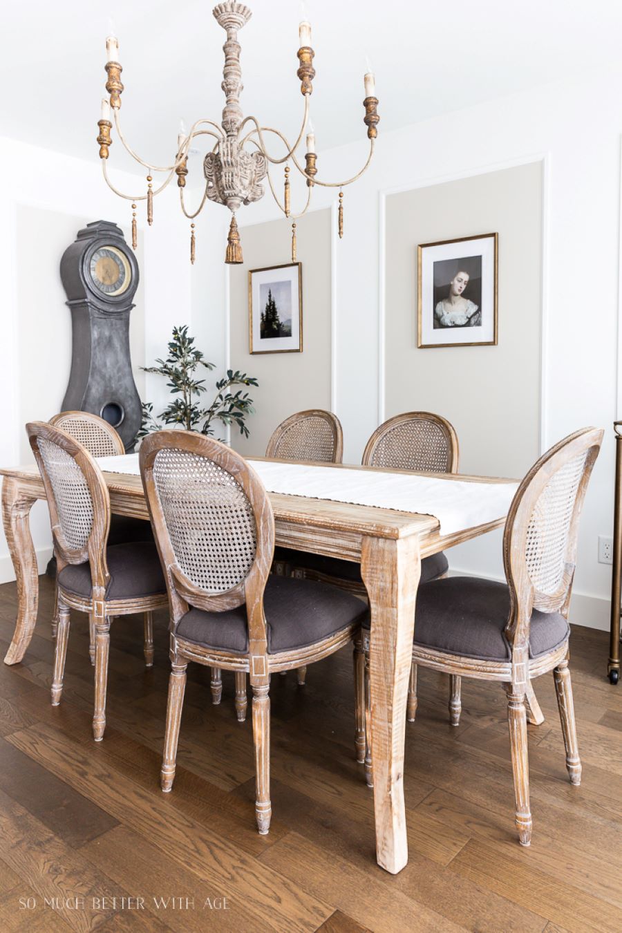 Neutral vintage dining room with edgecomb gray by benjamin moore pained on the walls and white trim